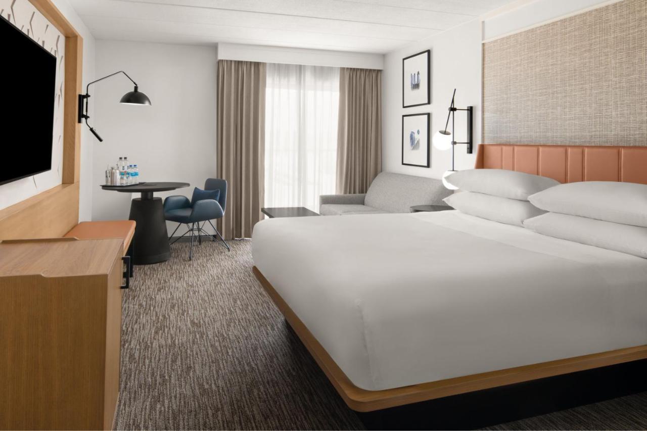 Deluxe King Room,1364481215:JPEG